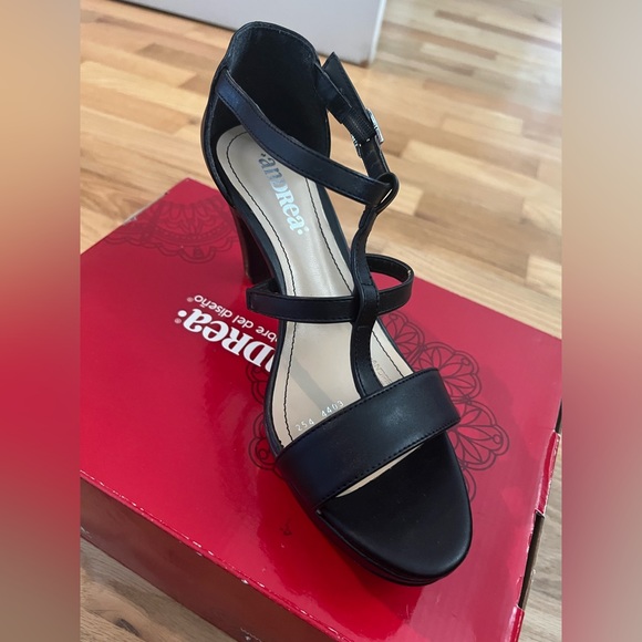 Andrea black heels. - Picture 3 of 6